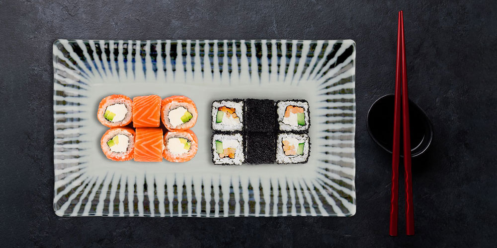 Sushi Set mit Platte, Saucenschale und Stäbchen