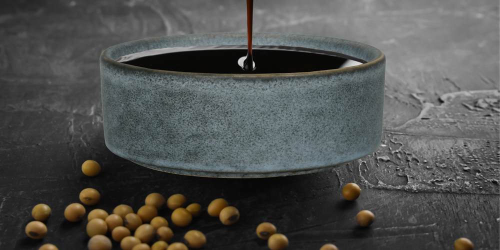 Asiatische Schale für würzigen Dip und Sauce