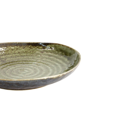 Triangular Plate Shinryoku Green, Stoneware, 22.7 × 4.4 cm, Item No. 17392