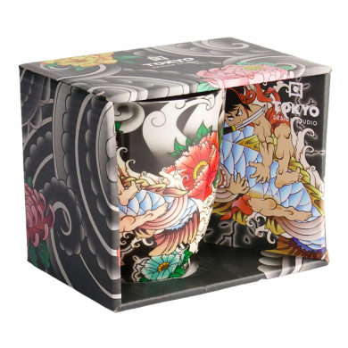 Yakuza Carp Tasse in Geschenkbox Tasse bei Tokyo Design Studio (Bild 1 von 6)
