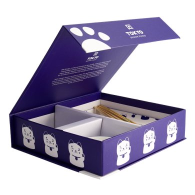 4 Stück mit Essstäbchen Kawaii-Blue Maneko Sushi-Teller-Geschenkset bei Tokyo Design Studio (Bild 1 von 6)