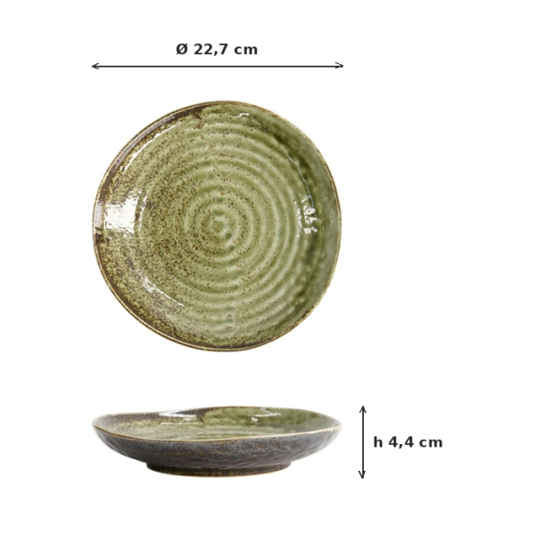 Triangular Plate Shinryoku Green, Stoneware, 22.7 × 4.4 cm, Item No. 17392