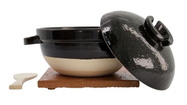traditional Japanese rice cooker Kamado Iga Pot at Tokyo Design Studio (picture 2 of 3)