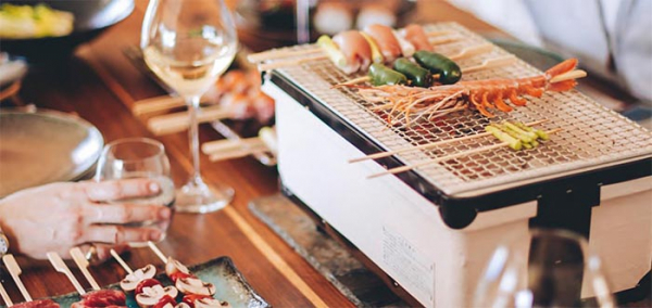 Konro Grill Medium+Rect Wooden Base bei Tokyo Design Studio (Bild 2 von 5)
